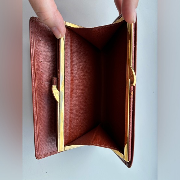 Louis Vuitton women’s Epi long wallet - Picture 5 of 8